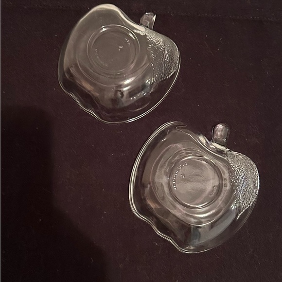 Two 5” Apple dishes leaves etched on. KIG Indonesia. - Picture 5 of 11